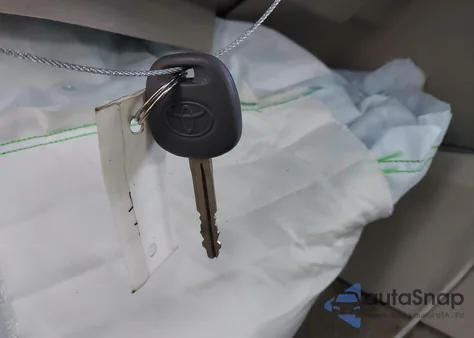 2010 Toyota Camry Le z USA, uszkodzony, nr VIN 4T4BF3EK1AR003777